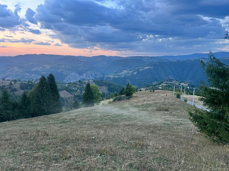 Teren de vanzare in Muntii Apuseni 4500 mp/ intravilan
